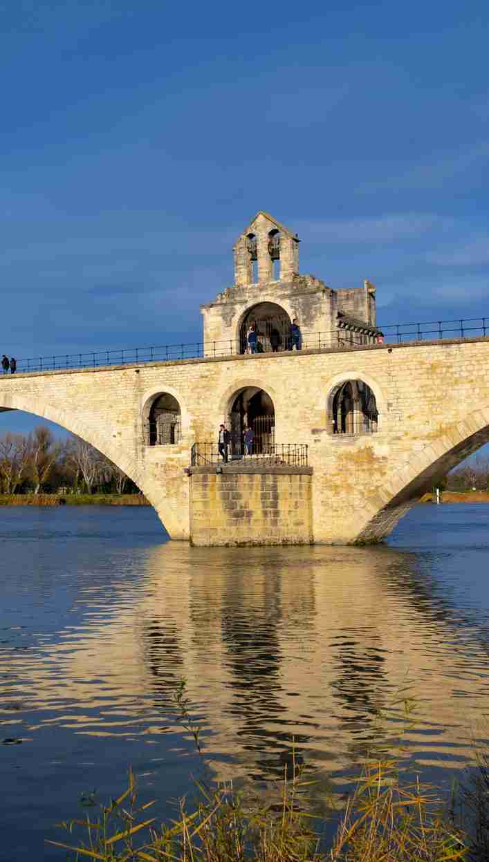 belle-photo-pont-avignon-france-ciel-bleu